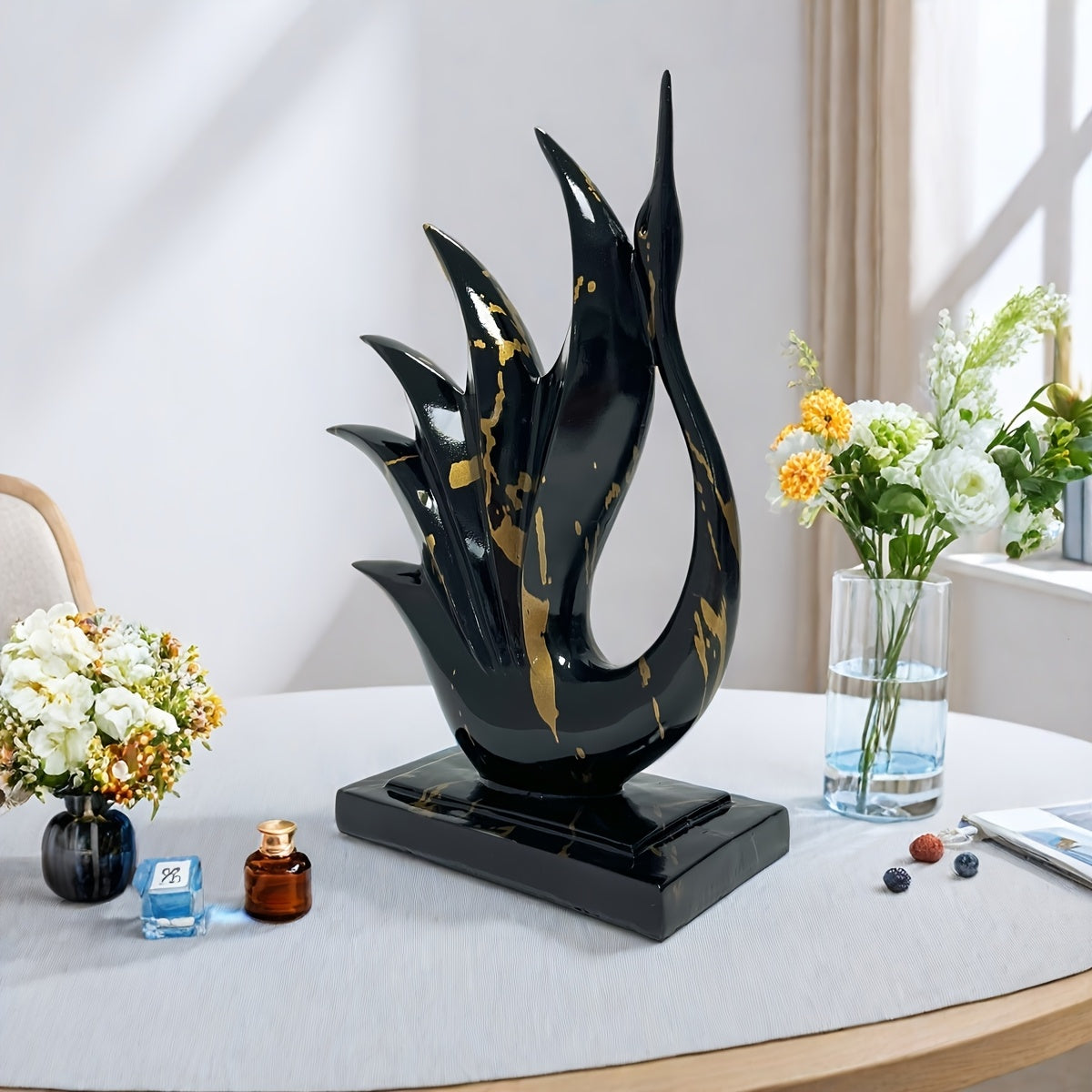 Estátua de Resina Cisne Dançante Elegante Preto e Dourado