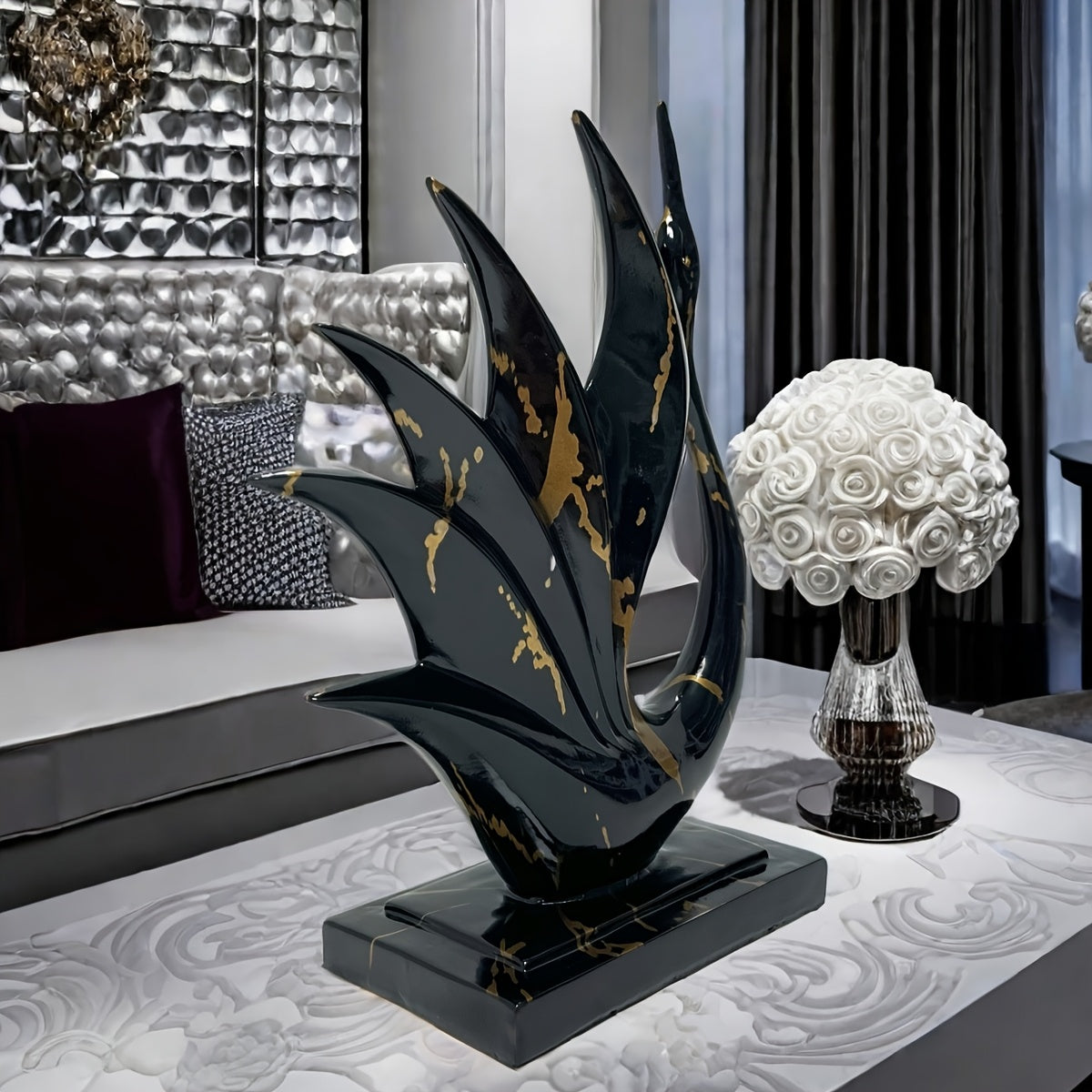 Estátua de Resina Cisne Dançante Elegante Preto e Dourado