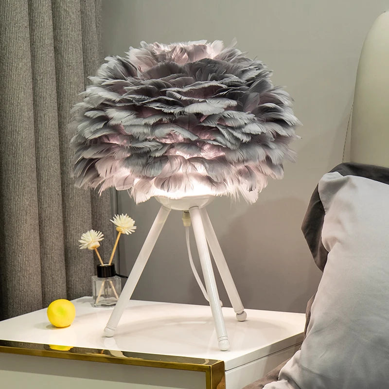 Luminária de Mesa com Penas para Quarto - Estilo Romântico