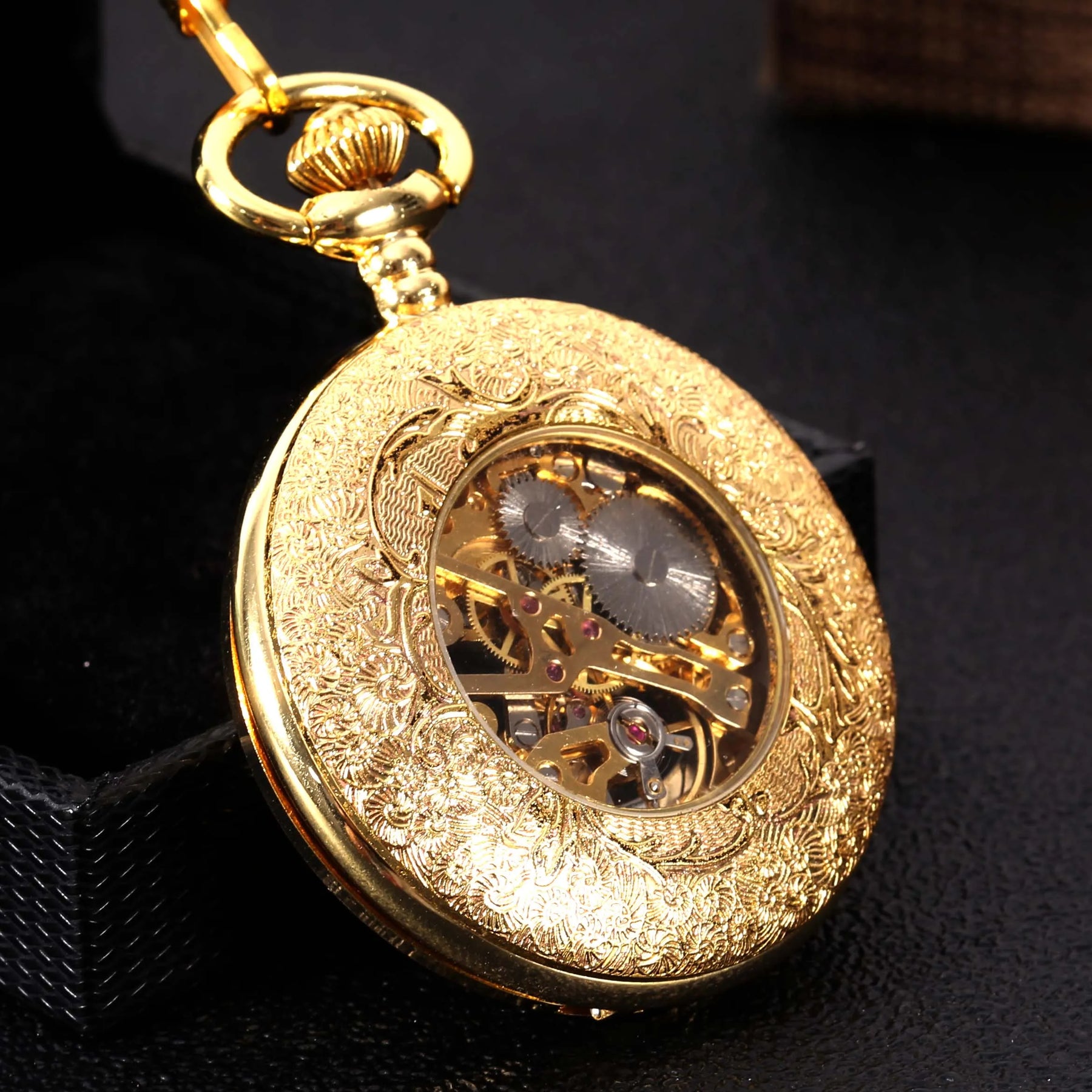 Relógio de Bolso Mecânico Dourado com Escala Esculpida
