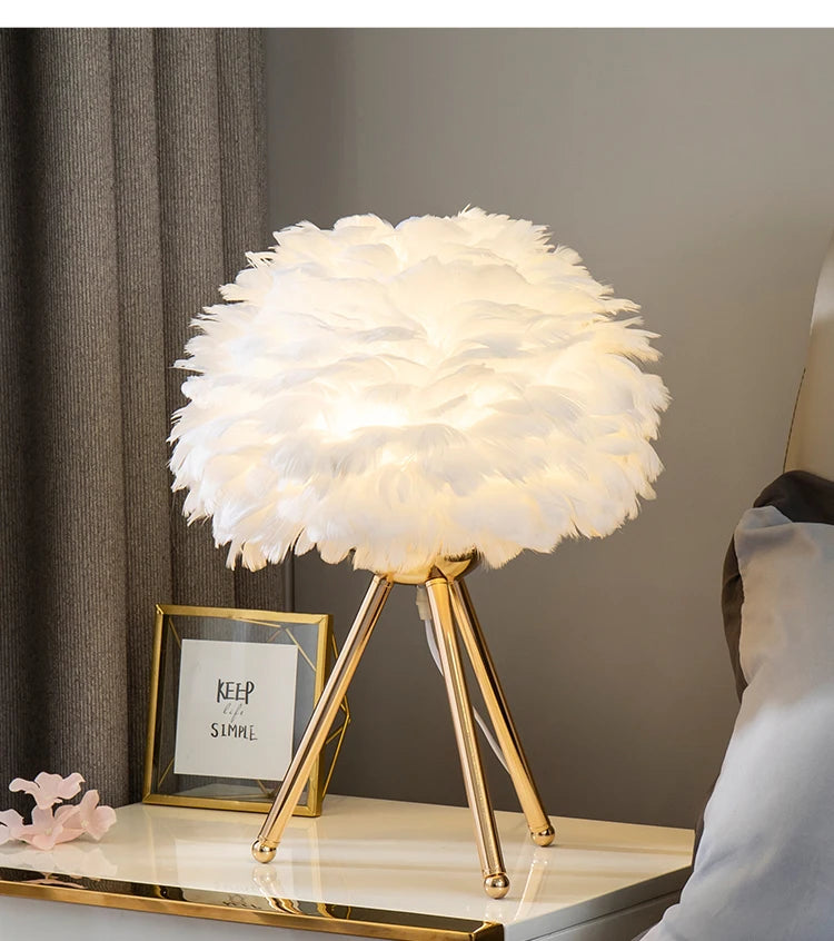 Luminária de Mesa com Penas para Quarto - Estilo Romântico