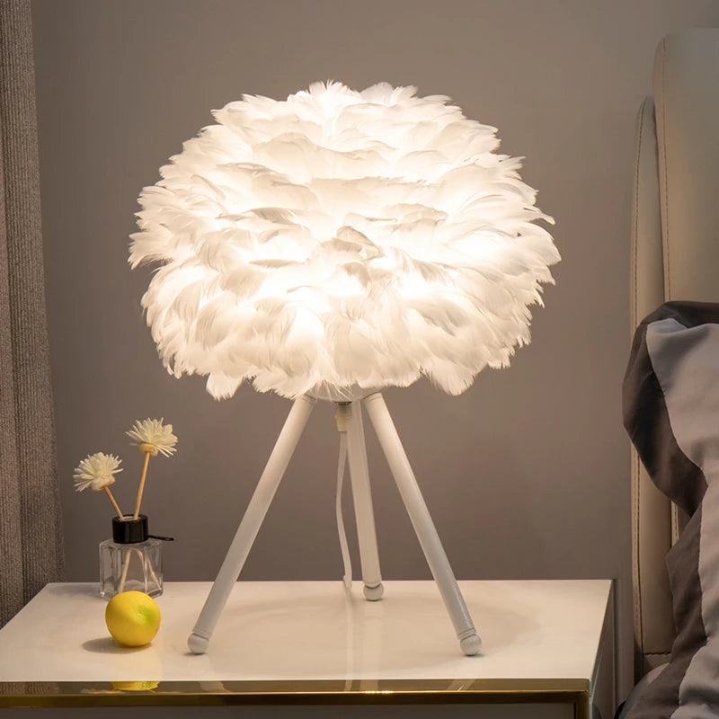 Luminária de Mesa com Penas para Quarto - Estilo Romântico