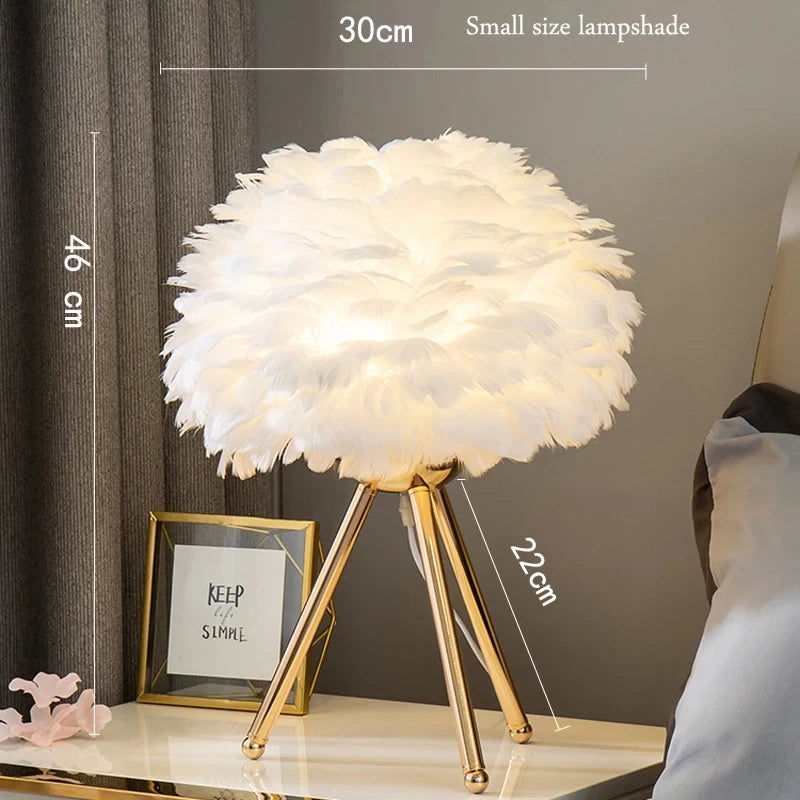 Luminária de Mesa com Penas para Quarto - Estilo Romântico