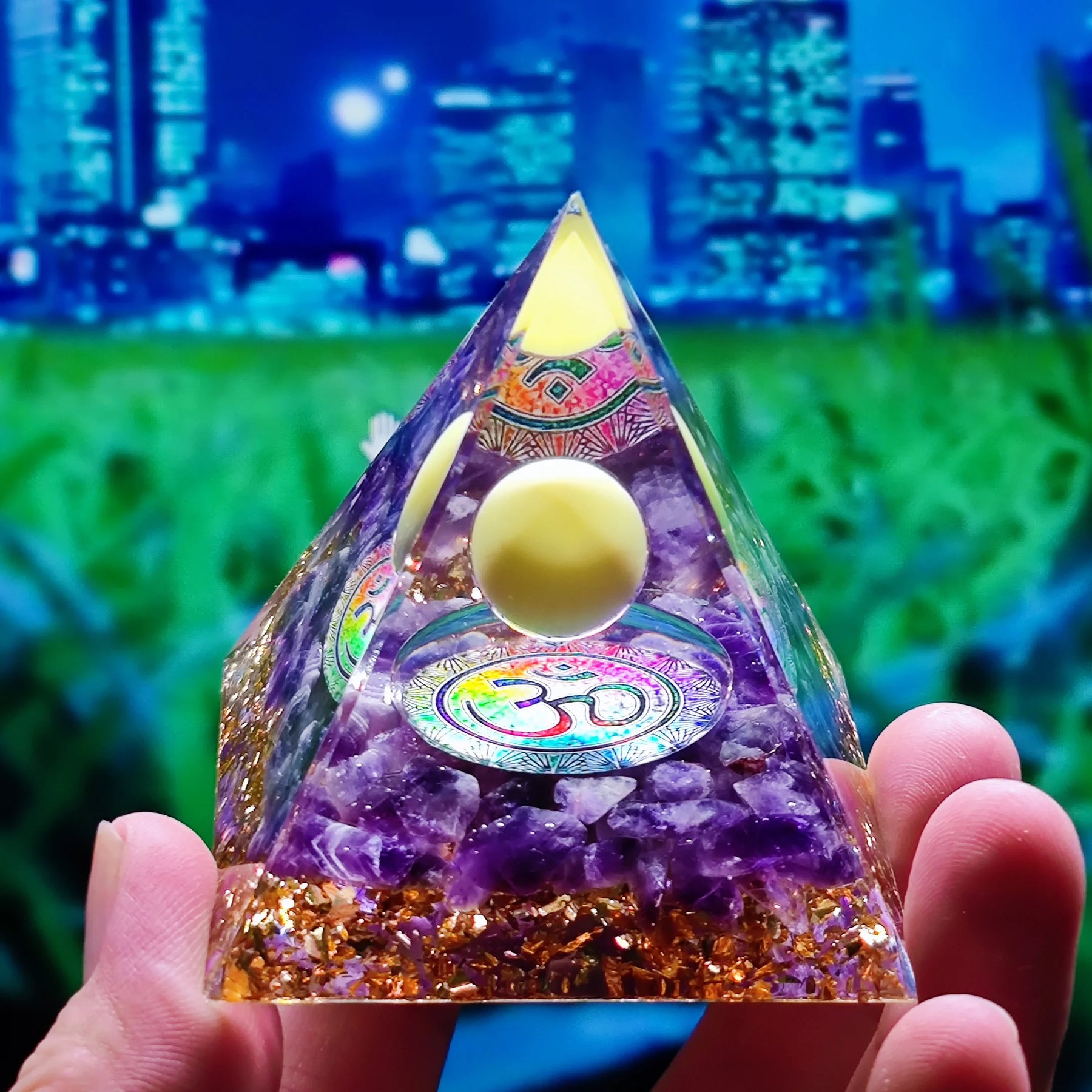 Pirâmide de Cristal Ametista Natural - Gerador de Energia Orgonite