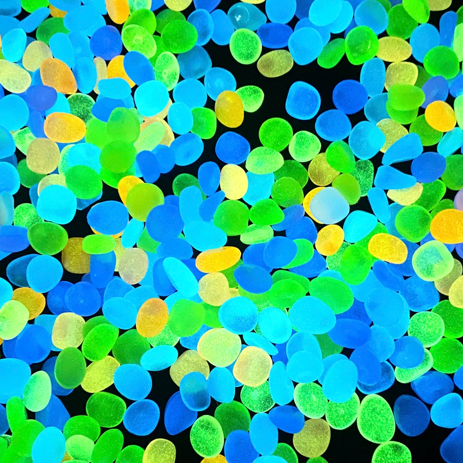 Pedras Luminosas Fosforescentes para Jardim e Aquário - Kit 100 Peças