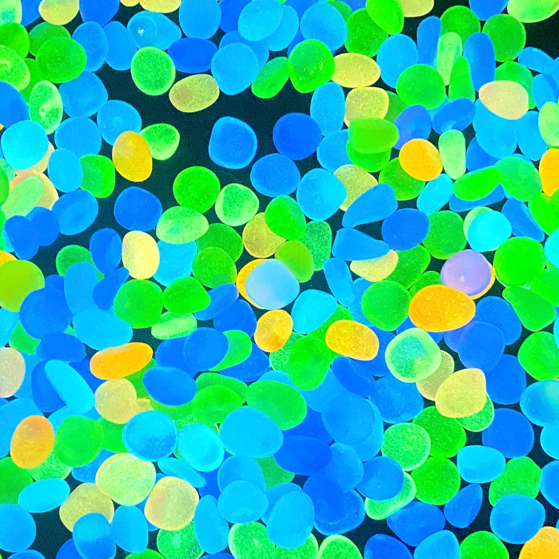 Pedras Luminosas Fosforescentes para Jardim e Aquário - Kit 100 Peças