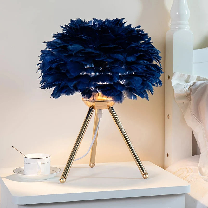 Luminária de Mesa com Penas para Quarto - Estilo Romântico