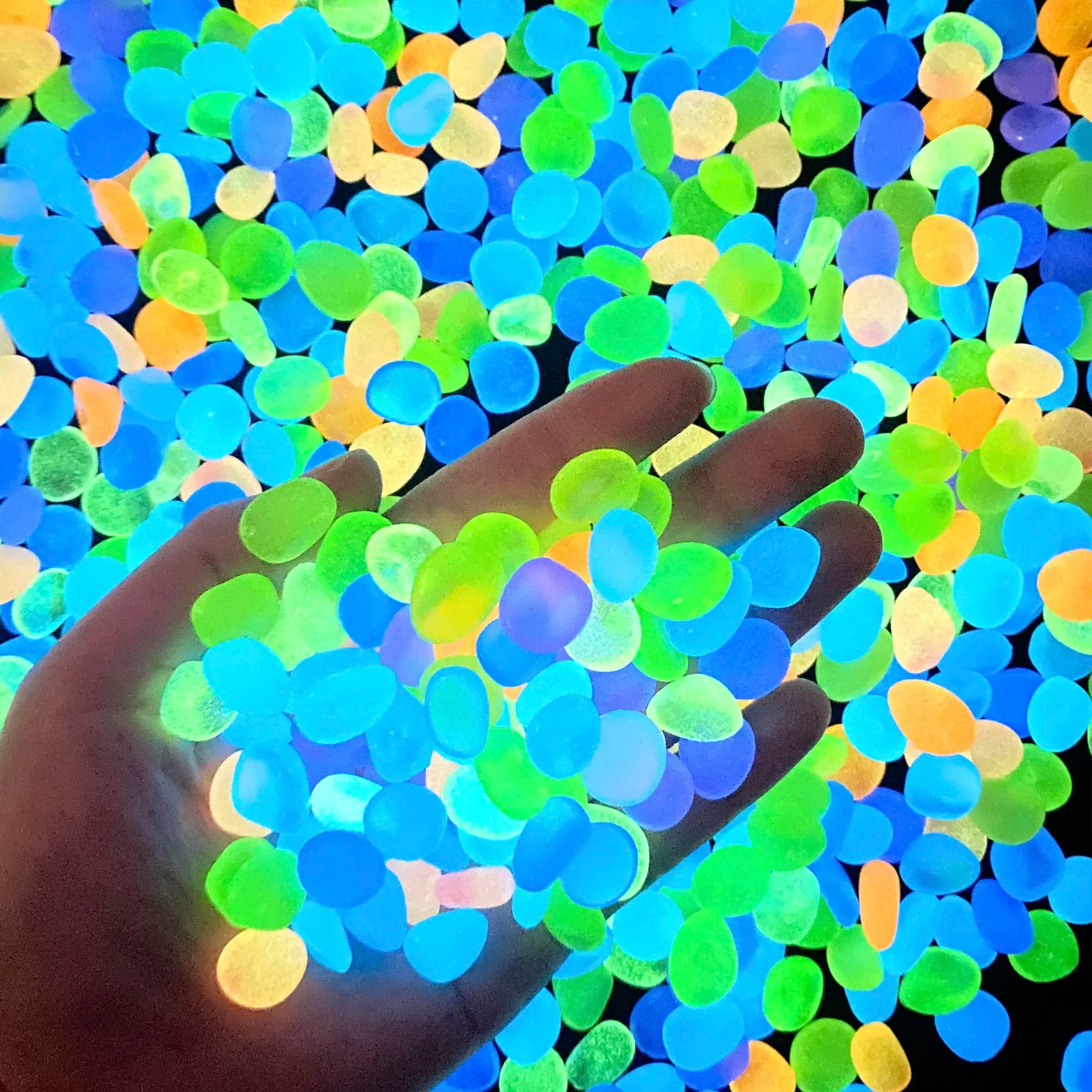 Pedras Luminosas Fosforescentes para Jardim e Aquário - Kit 100 Peças