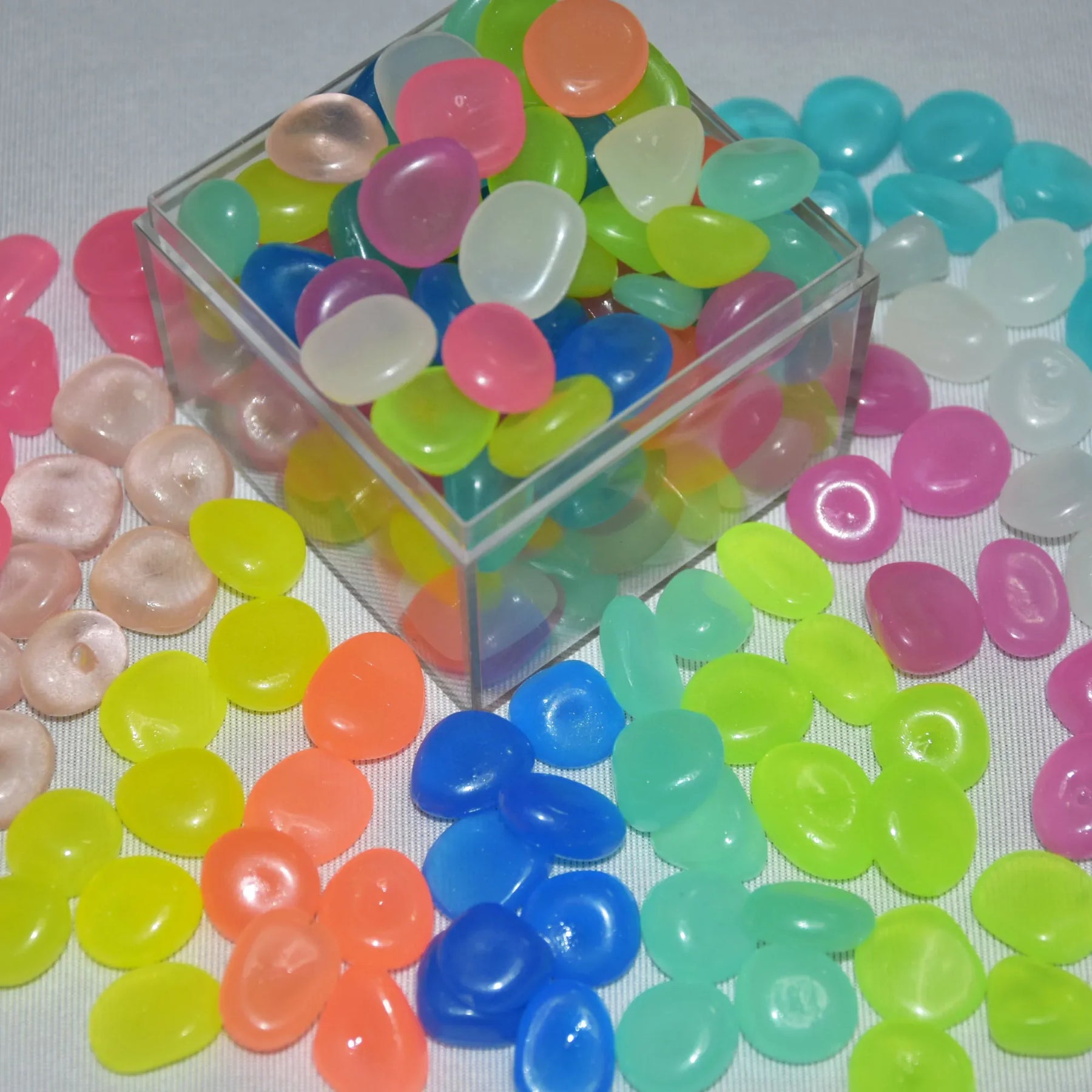 Pedras Luminosas Fosforescentes para Jardim e Aquário - Kit 100 Peças
