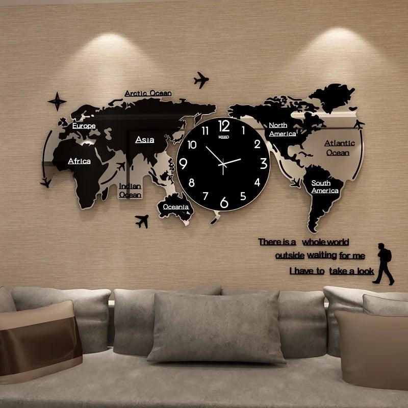 Relógio mapa-múndi preto com adesivos decorativos acima do sofá
