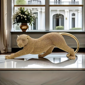 Escultura Leopardo Dourado com Detalhes em Pérolas