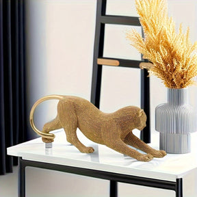 Escultura Leopardo Dourado com Detalhes em Pérolas