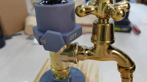 Dispenser de Bebidas em Formato de Torneira de Madeira - Presente para Bar