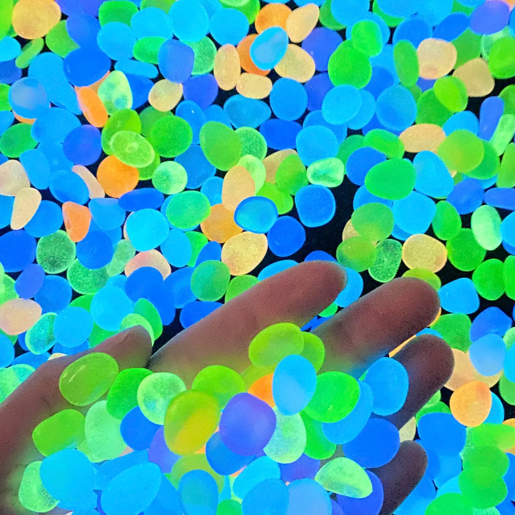 Pedras Luminosas Fosforescentes para Jardim e Aquário - Kit 100 Peças