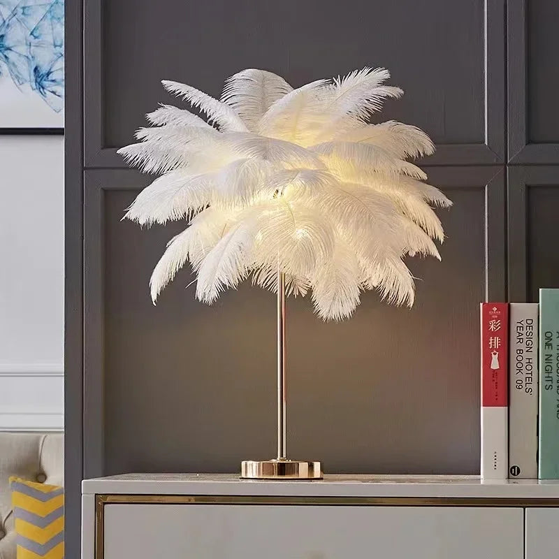 Luminária de Mesa Nordic com Penas de Avestruz
