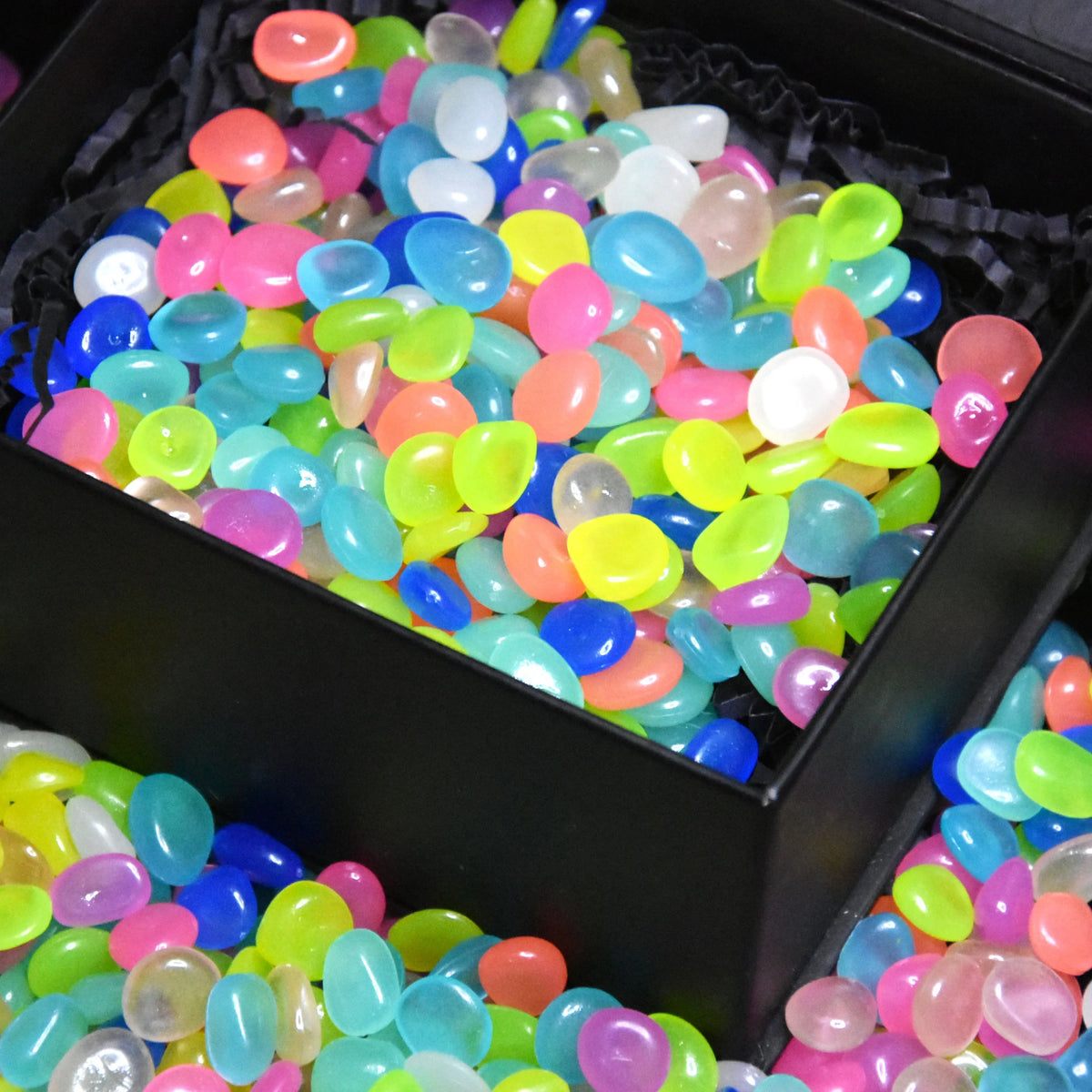 Pedras Luminosas Fosforescentes para Jardim e Aquário - Kit 100 Peças